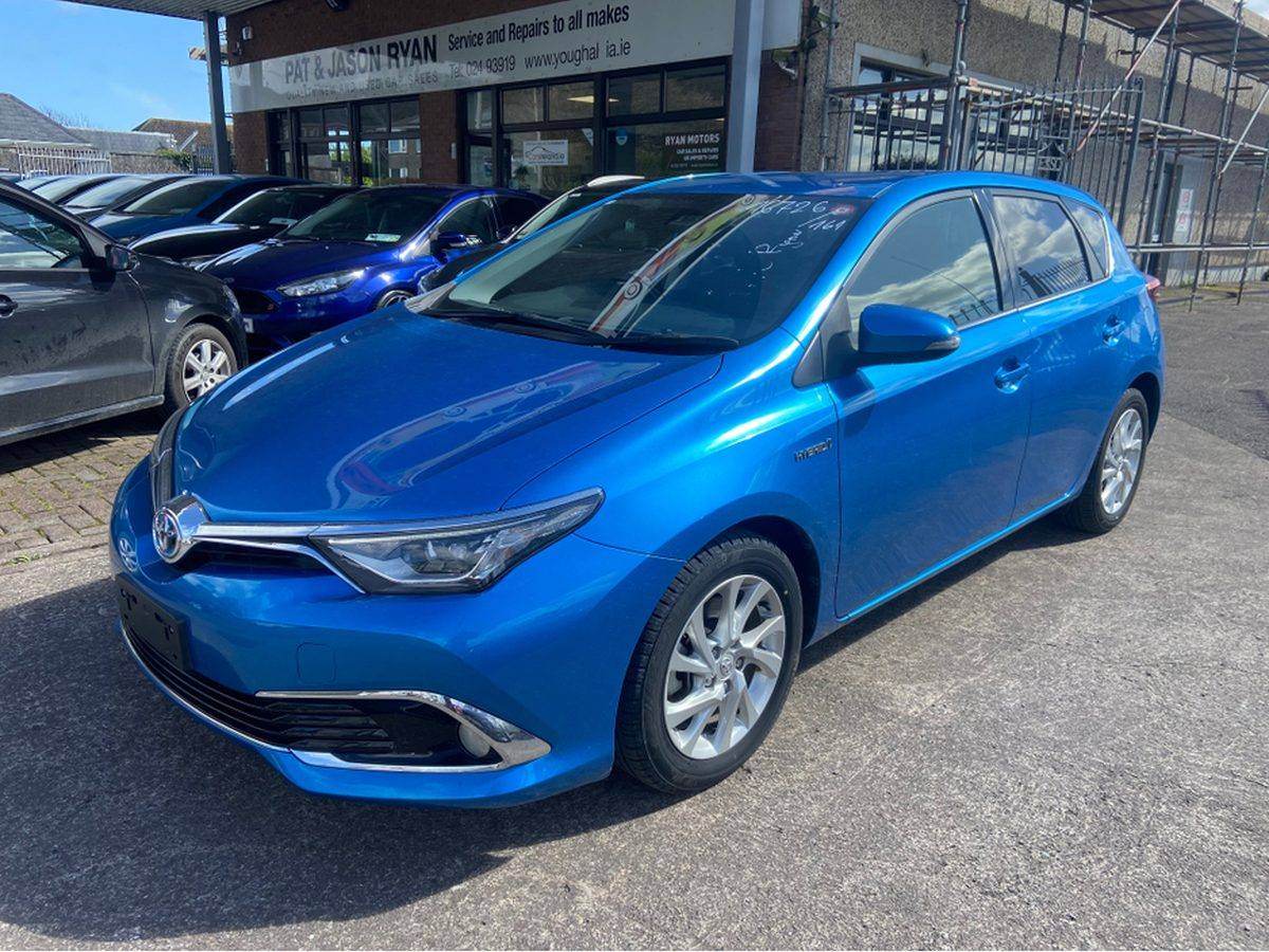 Toyota Auris hibridas nuoma Klaipėdoje